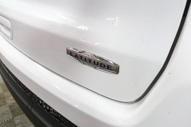 Used 2025 Jeep Compass Latitude image 11