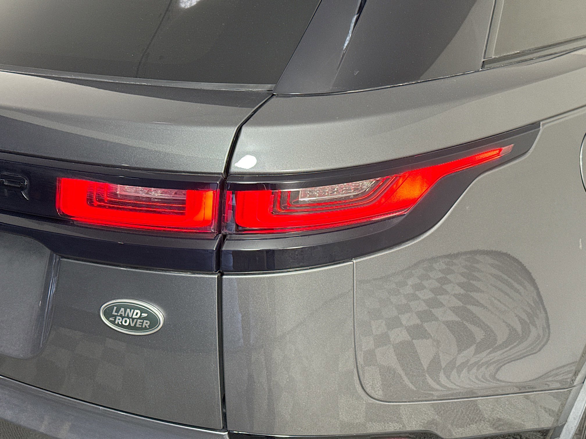Used 2019 Land Rover Range Rover Velar R-Dynamic SE AWD/4WD image 34