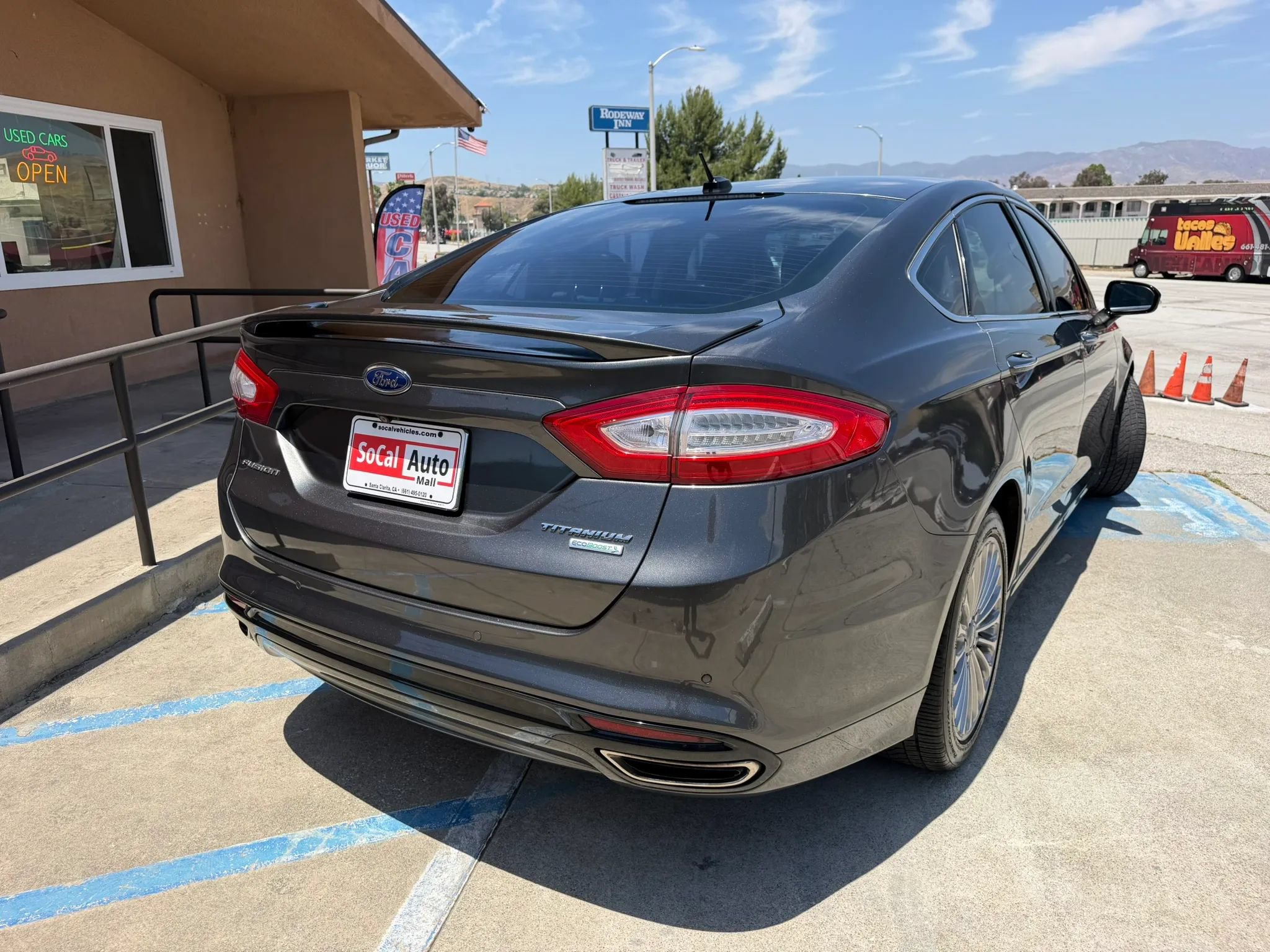 Used 2015 Ford Fusion Titanium FWD image 3