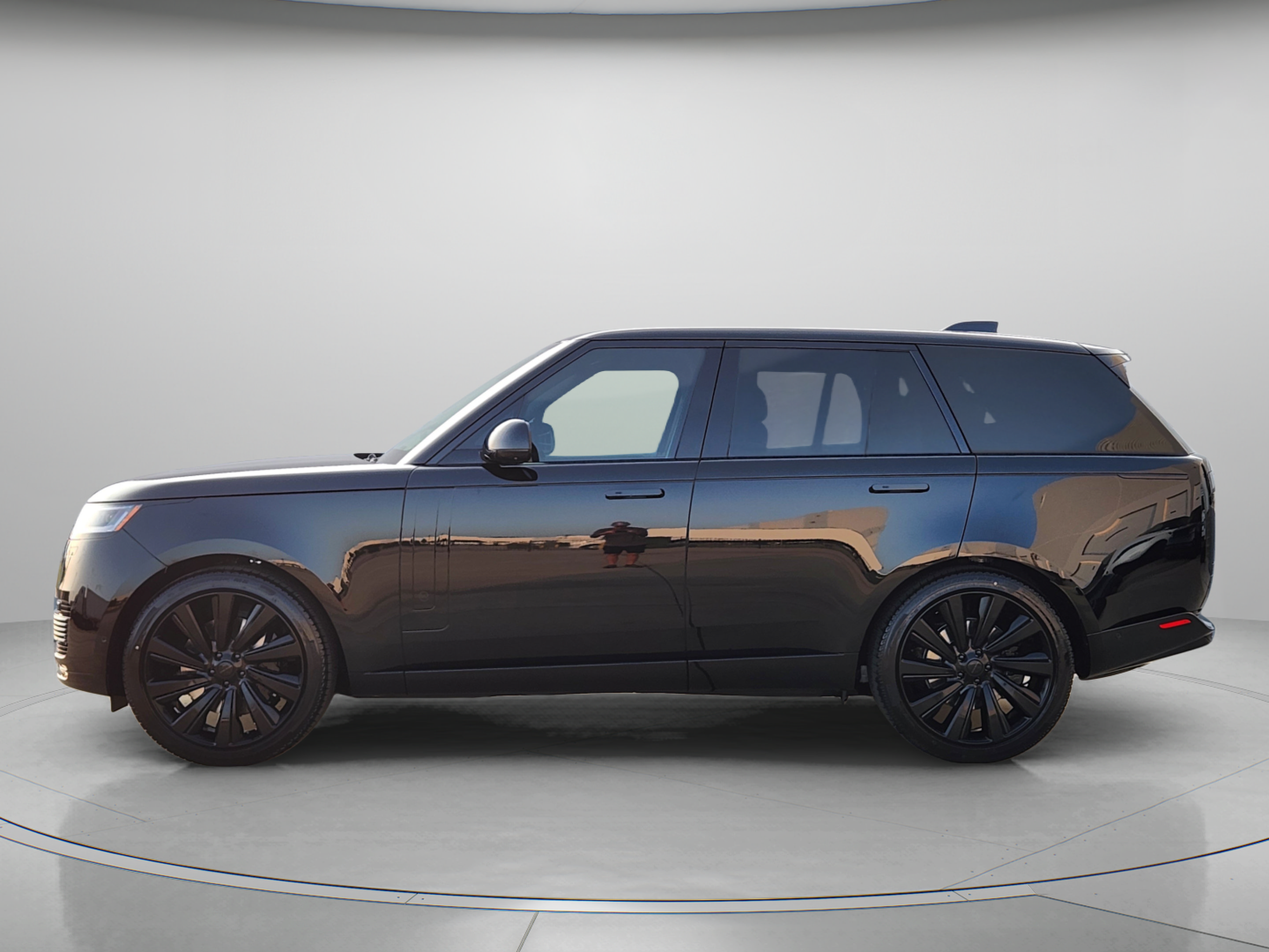 New 2026 Land Rover Range Rover SV AWD/4WD image 2