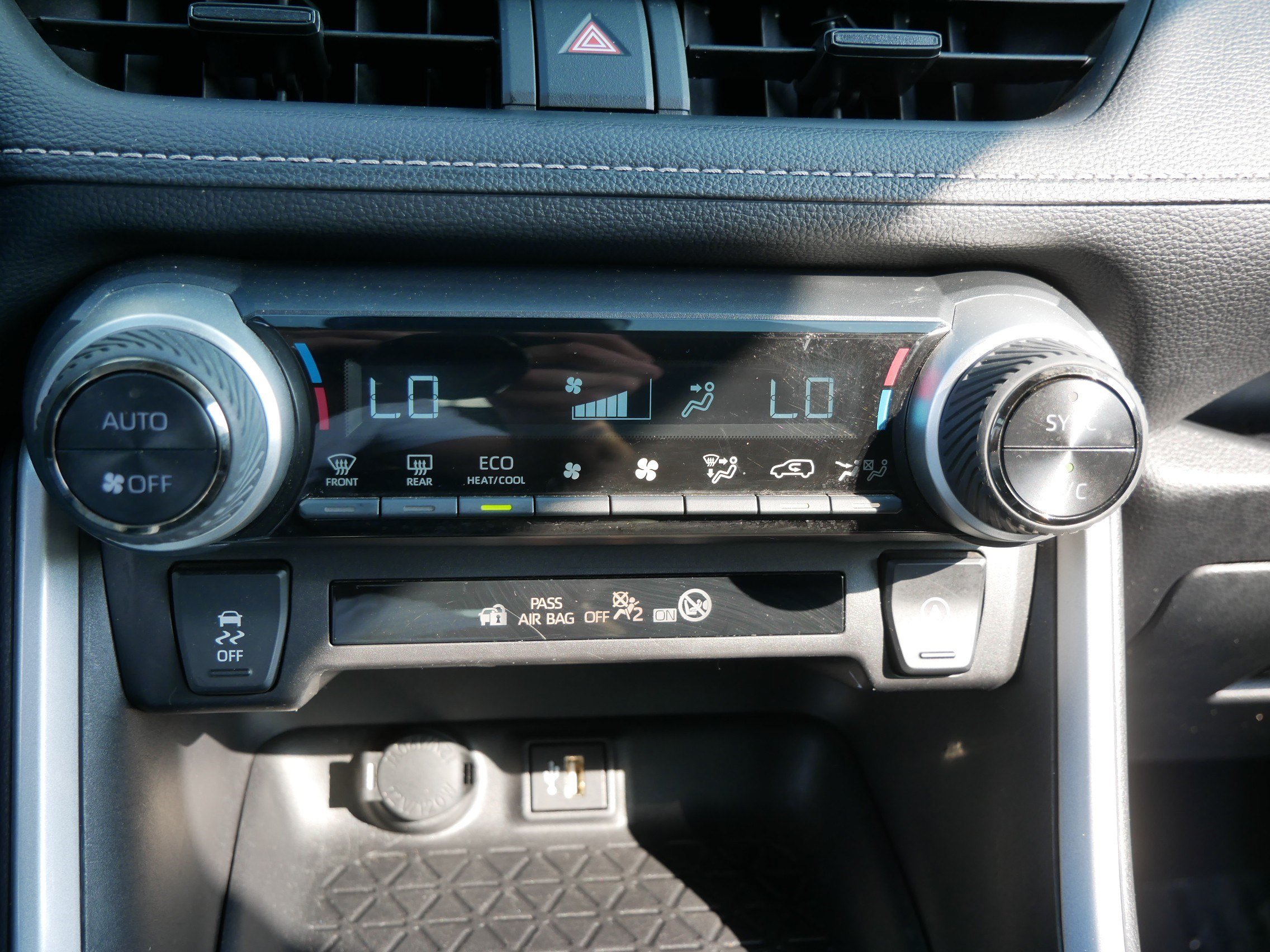 Used 2025 Toyota RAV4 XLE AWD/4WD image 23