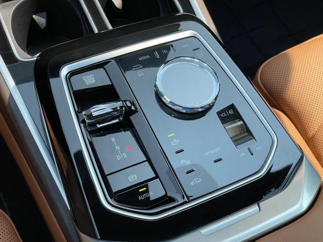 Used 2025 BMW 740i xDrive AWD/4WD image 36
