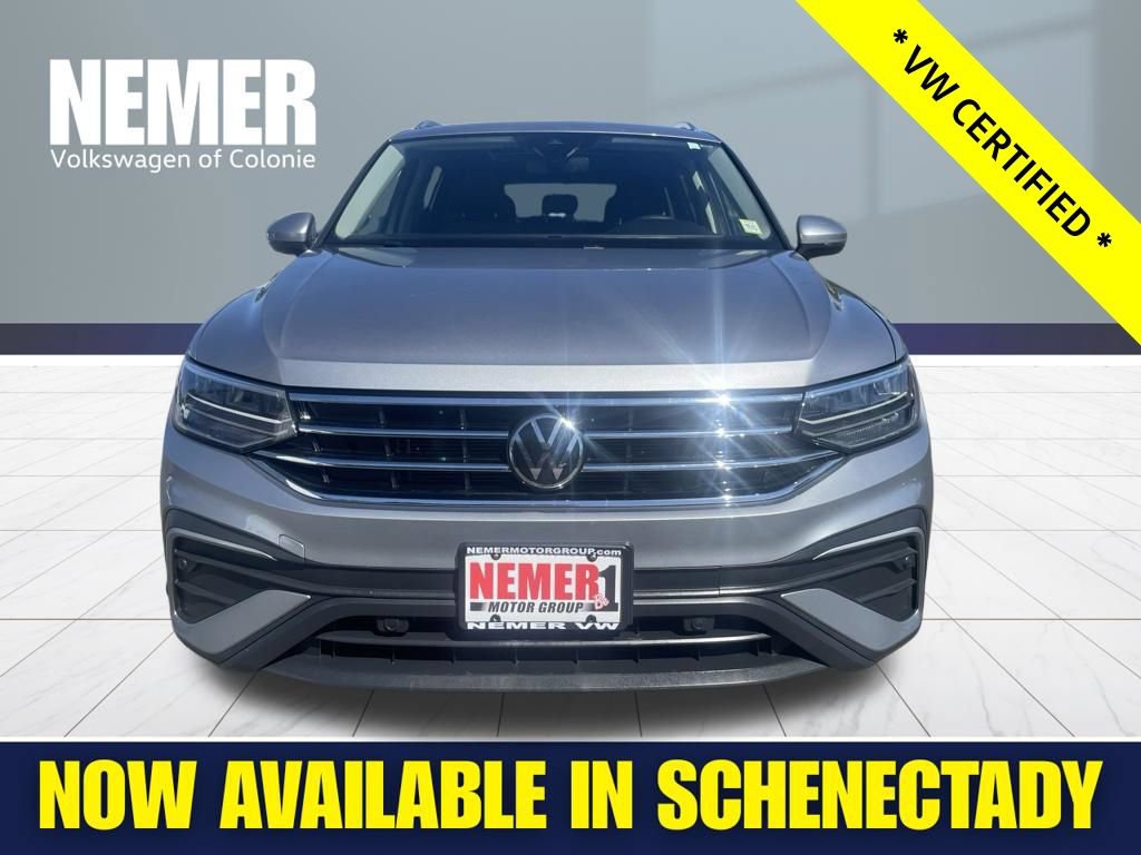 Certified 2023 Volkswagen Tiguan SE w/ Panoramic Sunroof Package AWD/4WD image 9