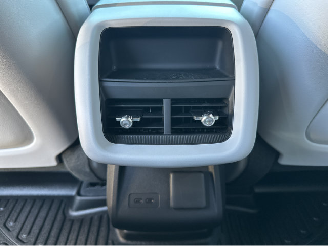 Certified 2024 Cadillac Lyriq Luxury AWD/4WD image 27