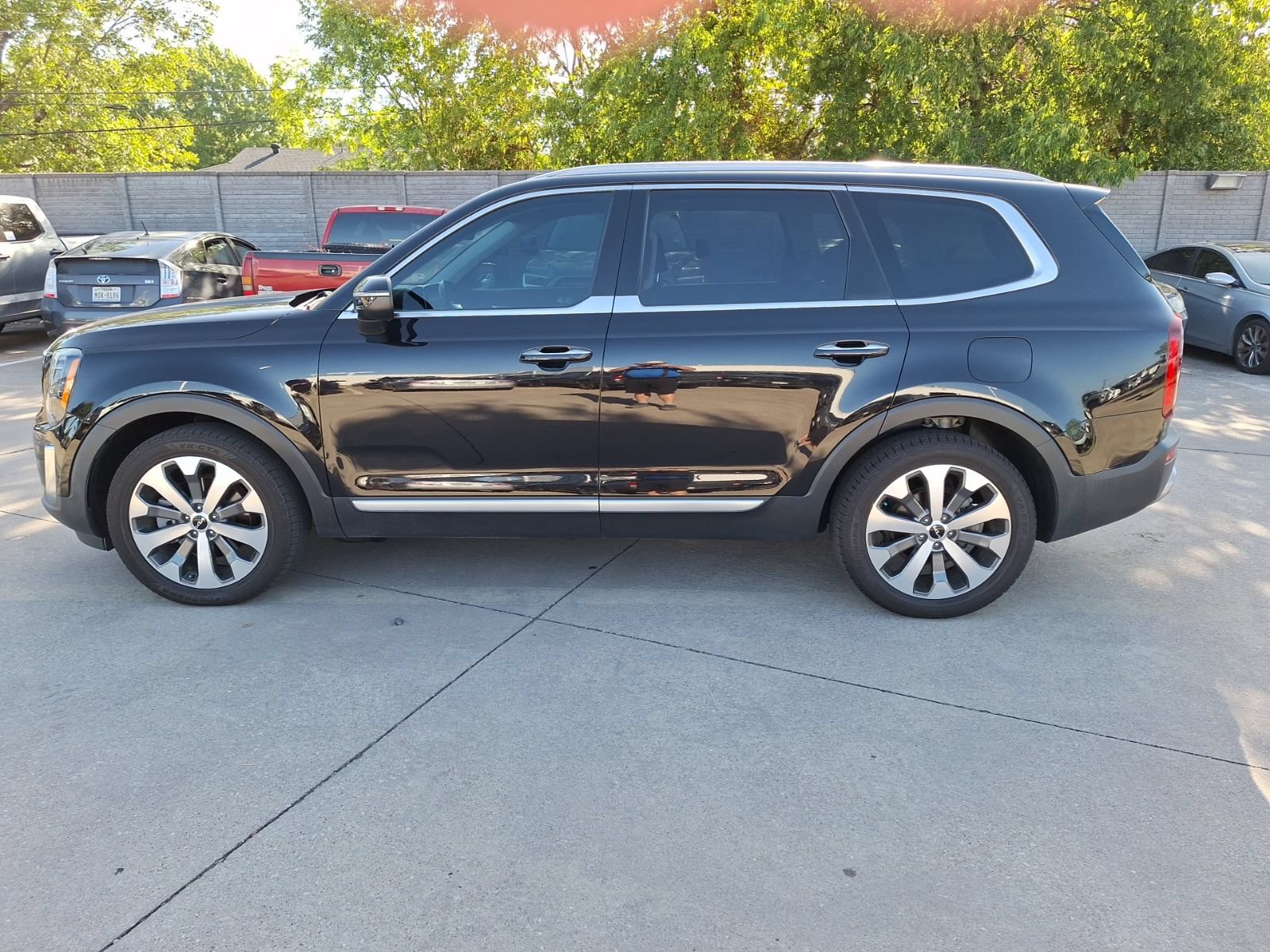 Used 2022 Kia Telluride S FWD image 3