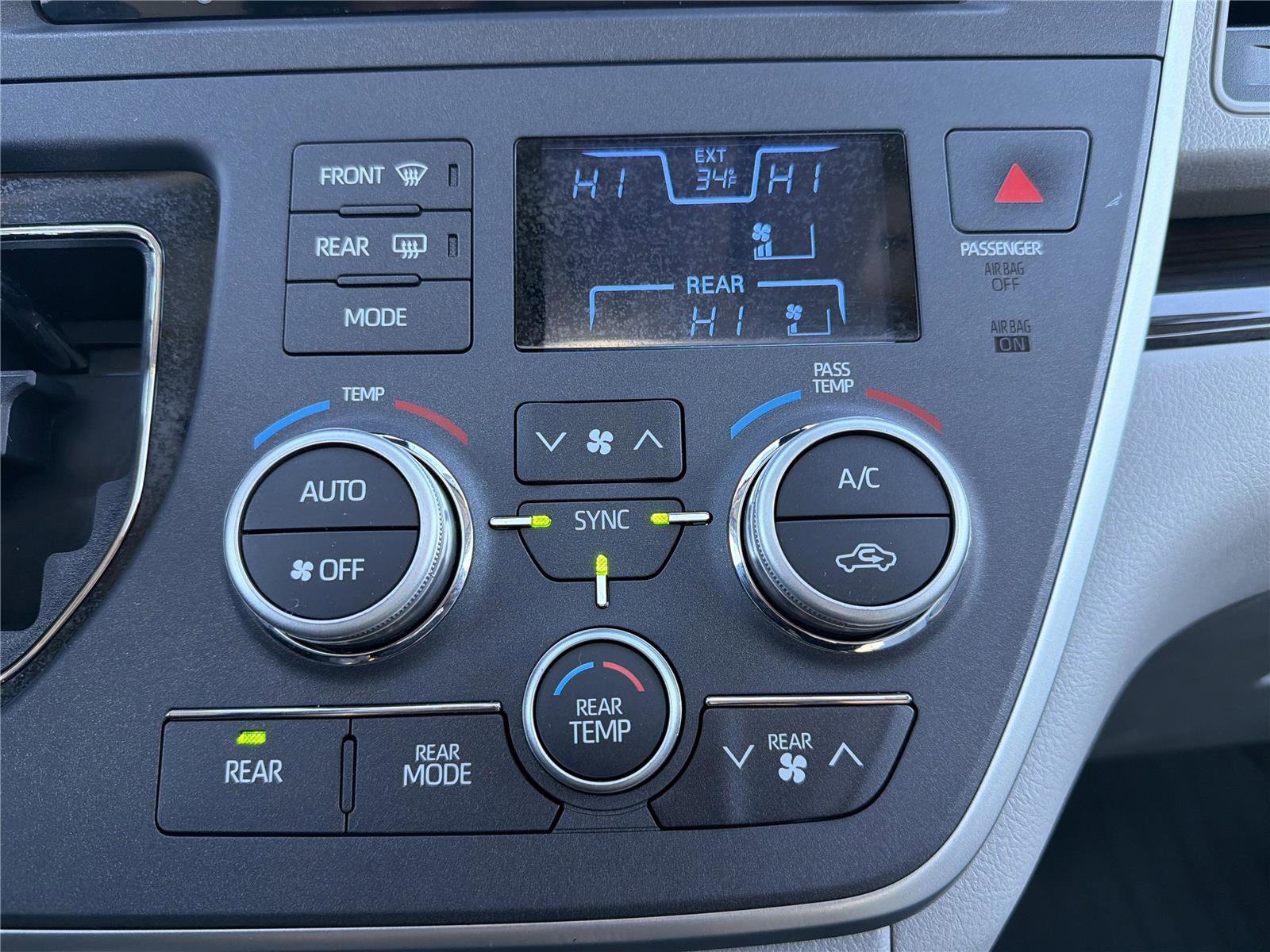 Used 2020 Toyota Sienna XLE FWD image 12