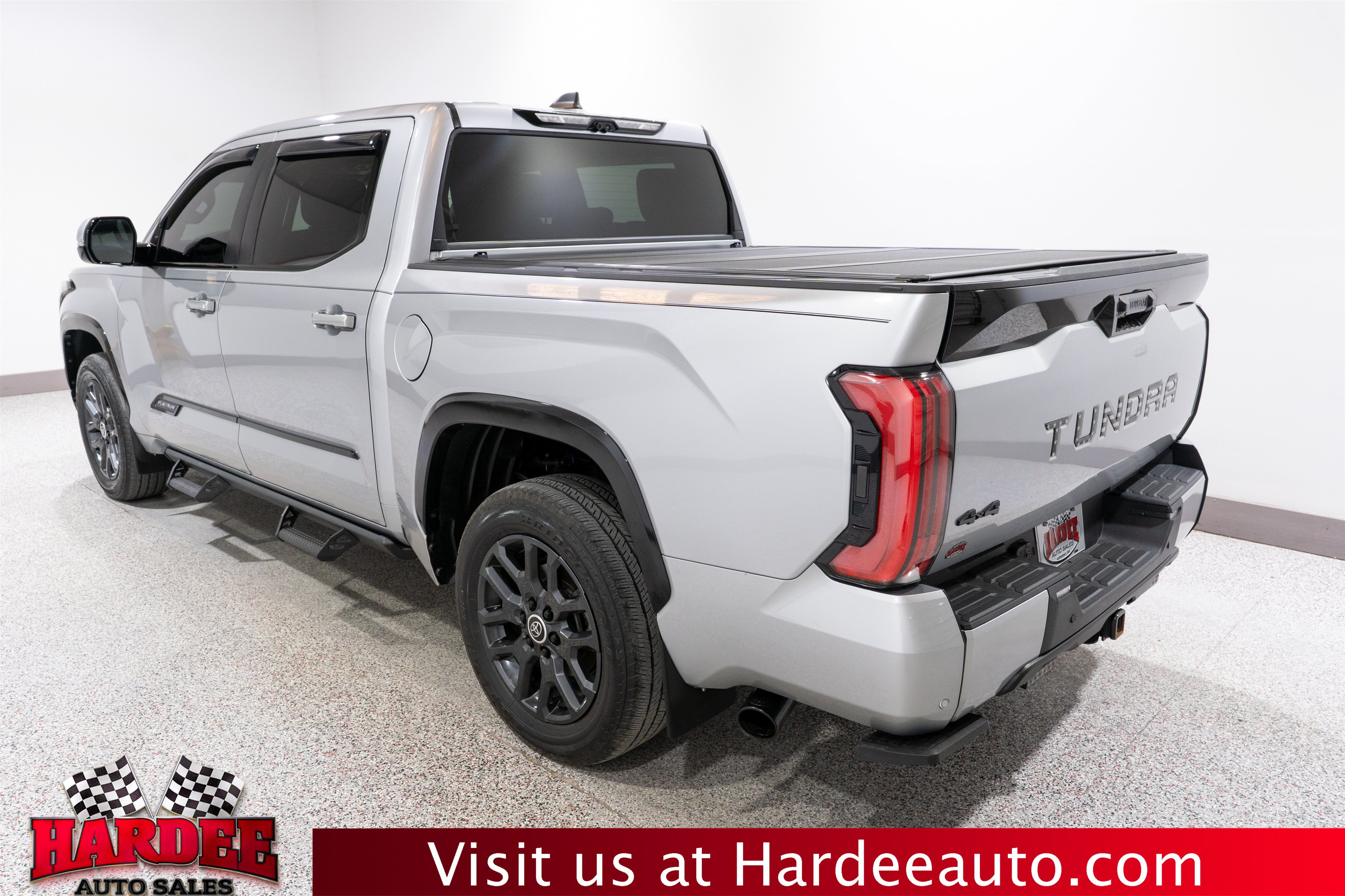 Used 2024 Toyota Tundra Platinum AWD/4WD image 3