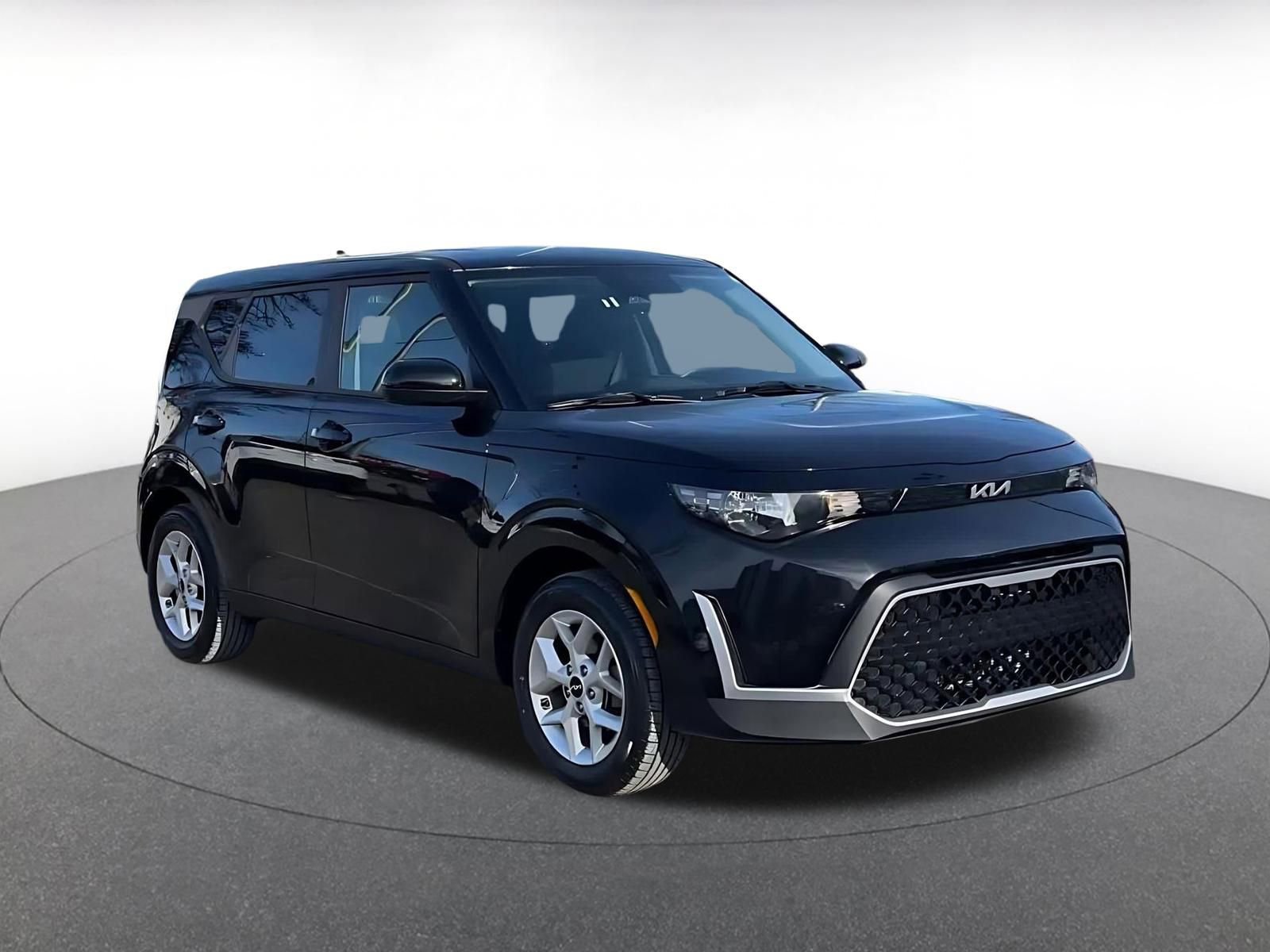 Used 2025 Kia Soul LX w/ LX Technology Package image 2