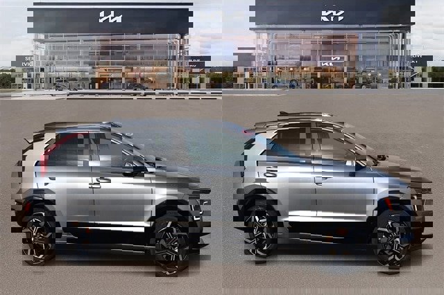 New 2025 Kia Niro EX Touring image 2
