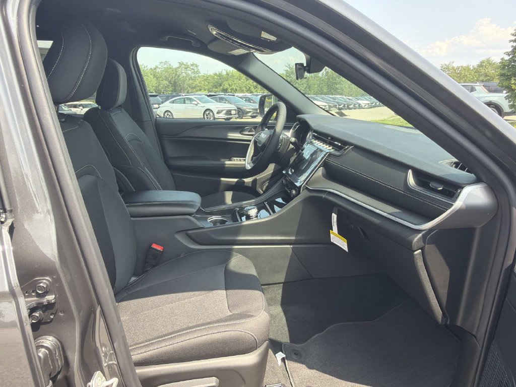 New 2026 Jeep Grand Cherokee Laredo AWD/4WD image 27
