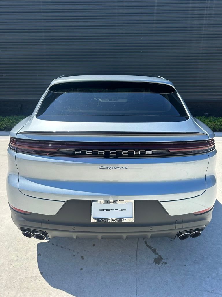 Used 2025 Porsche Cayenne Coupe image 28
