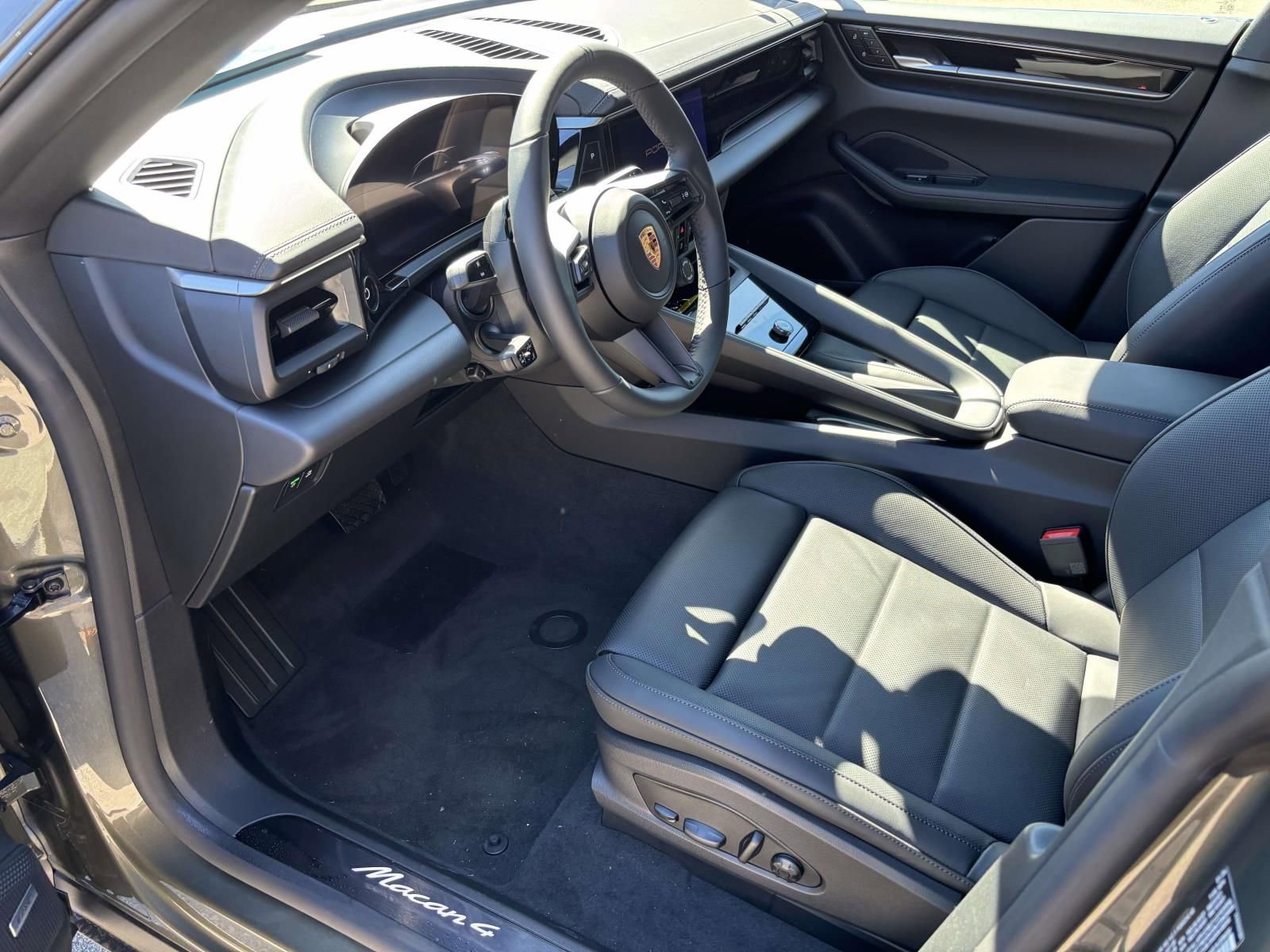 New 2026 Porsche Macan 4 Electric image 19