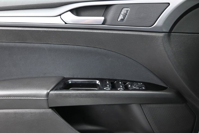 Used 2016 Ford Fusion SE FWD image 23