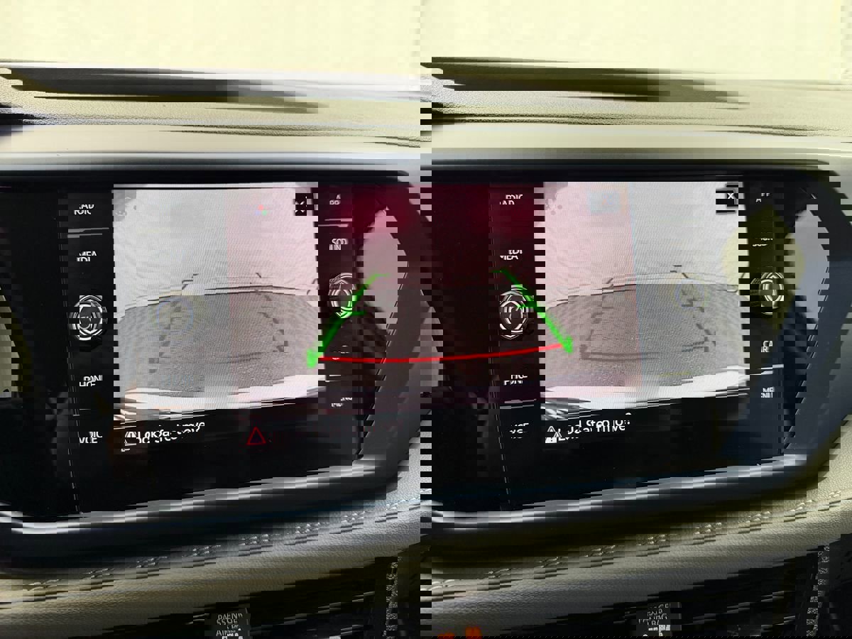 Used 2024 Volkswagen Taos SE FWD image 18