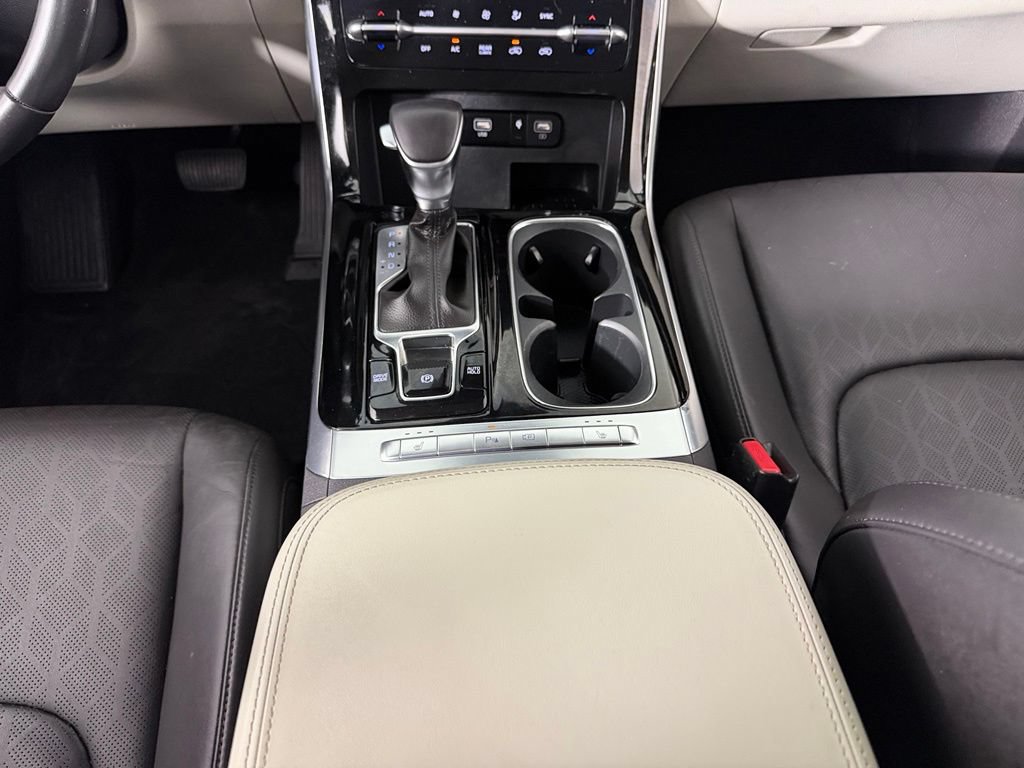 Used 2024 Kia Carnival EX FWD image 17