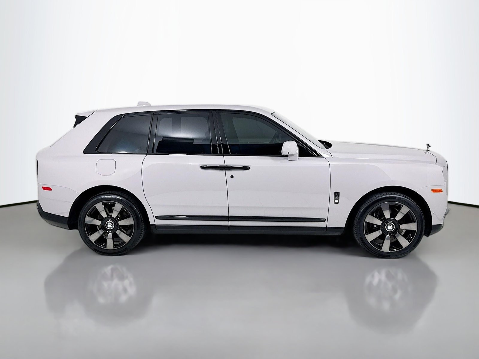 Certified 2022 Rolls-Royce Cullinan w/ Dark Exterior Package AWD/4WD image 9