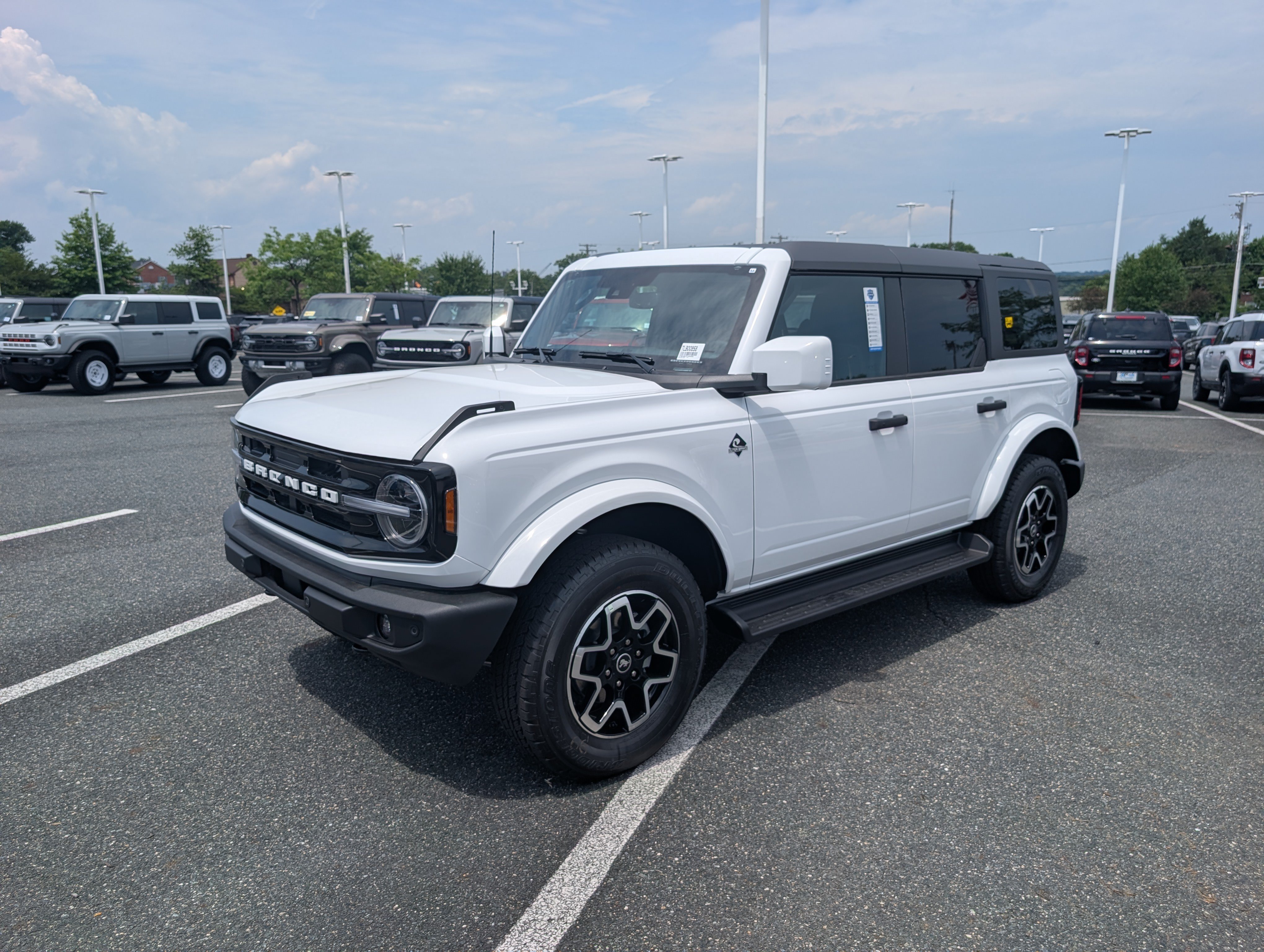 New 2026 Ford Bronco Outer Banks AWD/4WD image 4