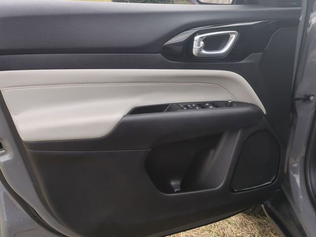 Used 2022 Jeep Compass Limited image 19