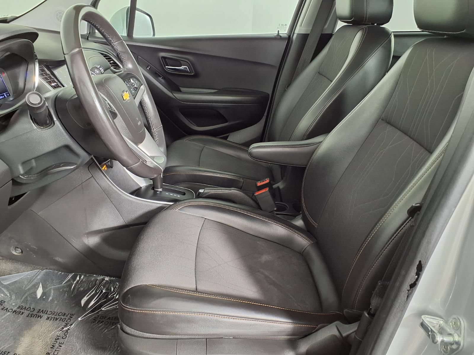 Used 2020 Chevrolet Trax LT w/ LT Convenience Package AWD/4WD image 18