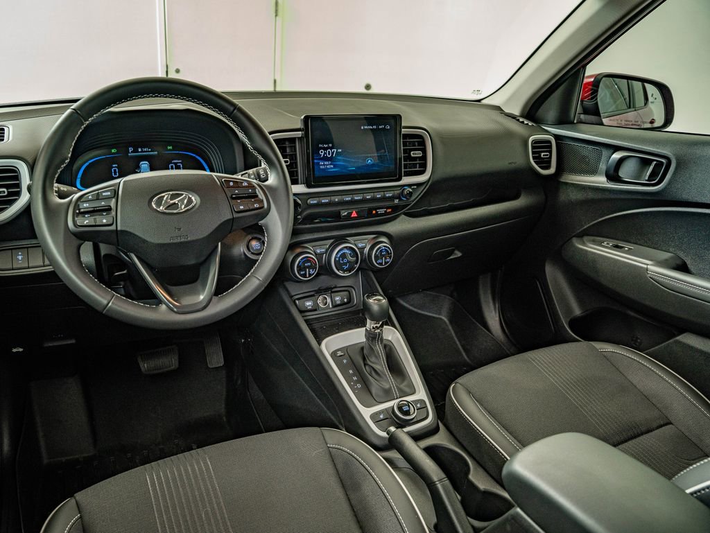 Used 2025 Hyundai Venue Limited FWD image 28