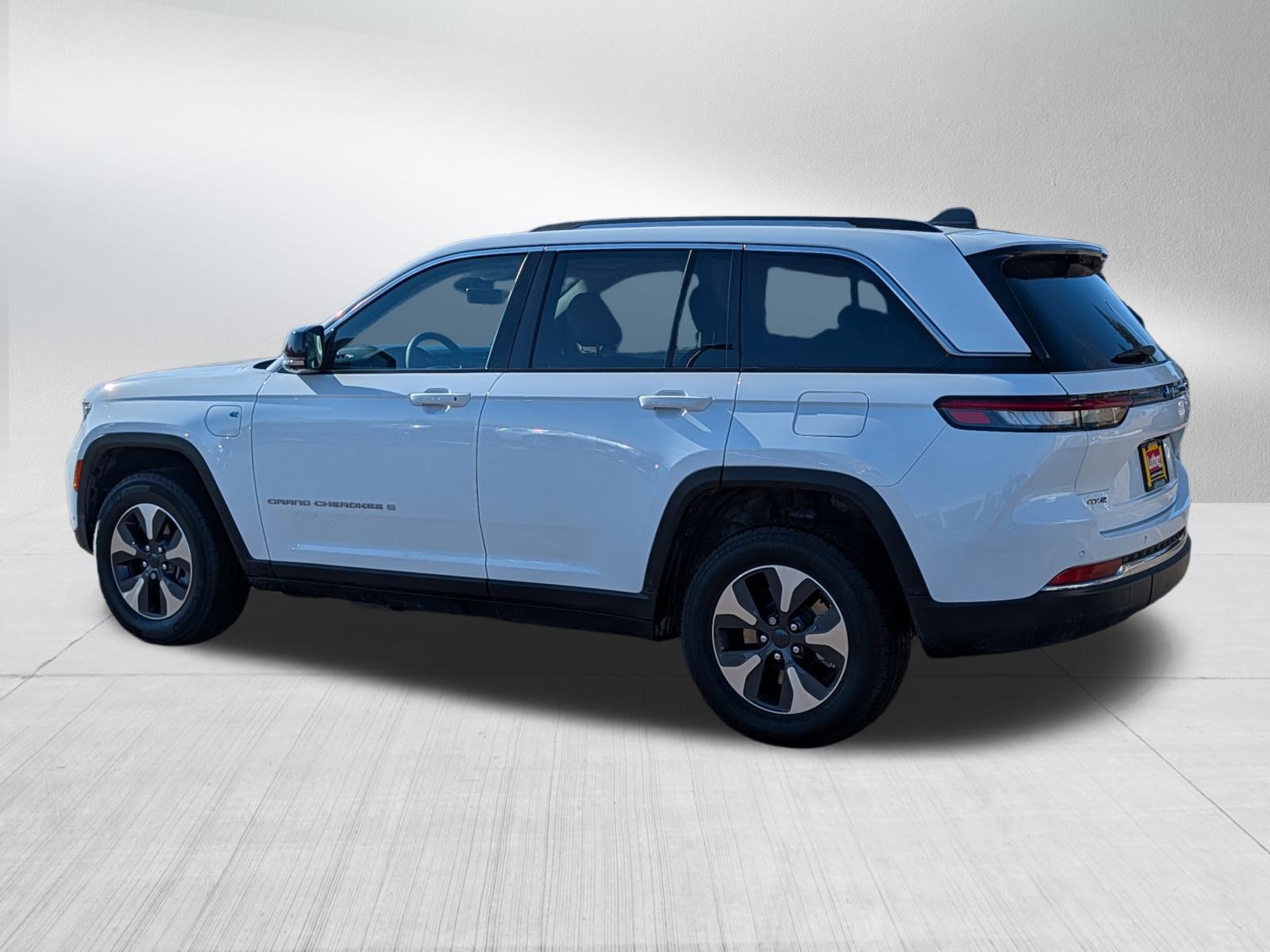 Used 2022 Jeep Grand Cherokee 4WD w/ Luxury Tech Group II image 5