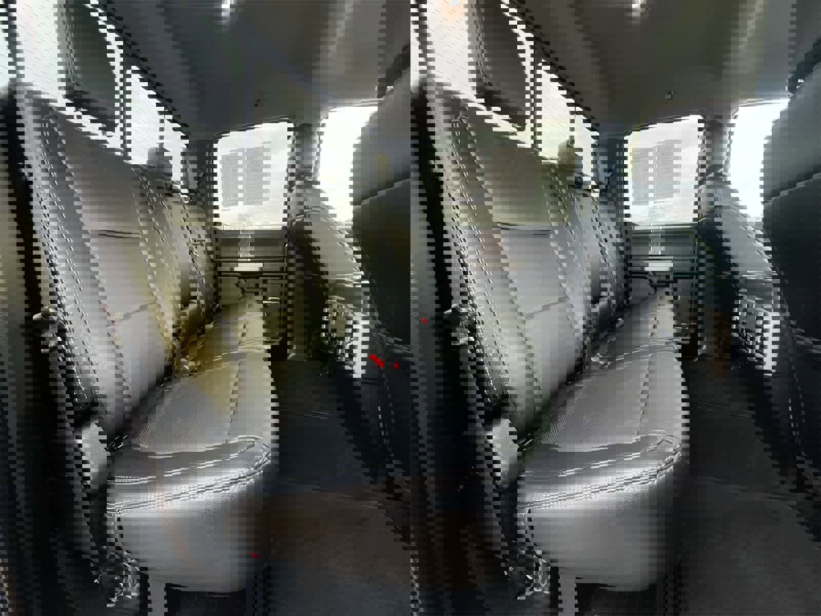 Used 2019 Ford F350 Lariat w/ Chrome Package image 21