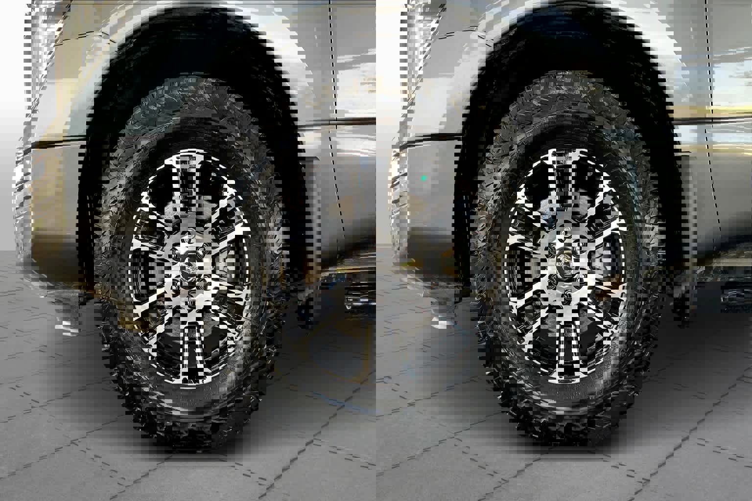 Used 2021 Nissan Titan SV w/ SV Convenience Package image 11