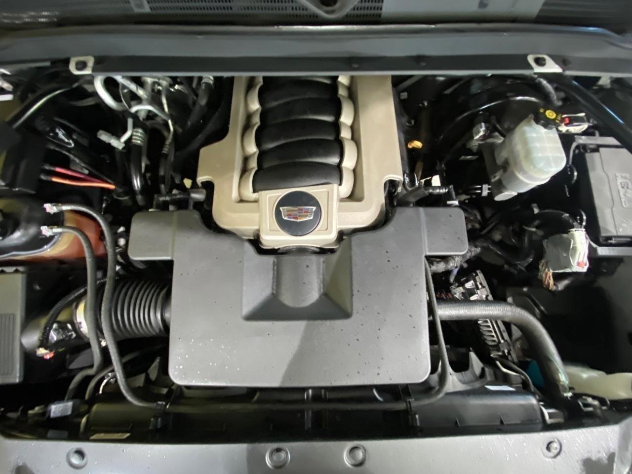 Used 2020 Cadillac Escalade Premium Luxury image 32