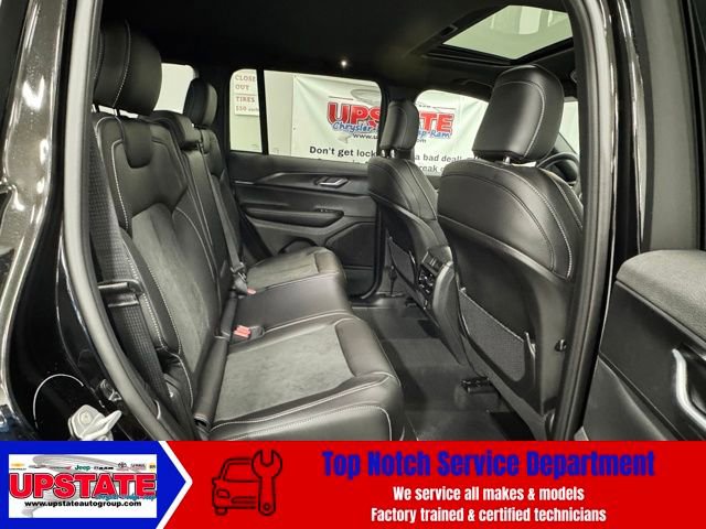 New 2025 Jeep Grand Cherokee Altitude image 12