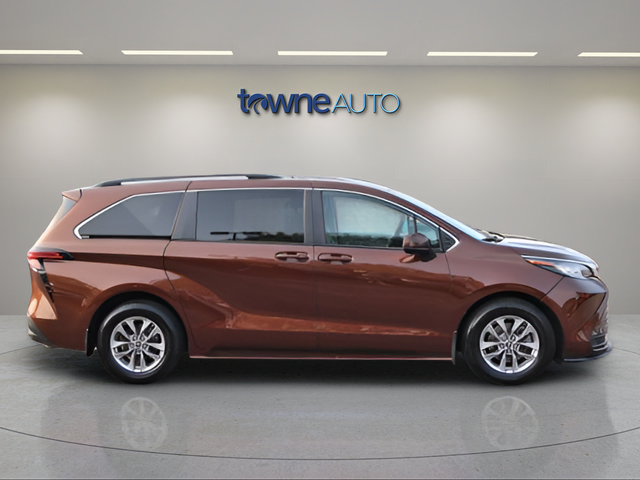 Used 2022 Toyota Sienna LE FWD image 6
