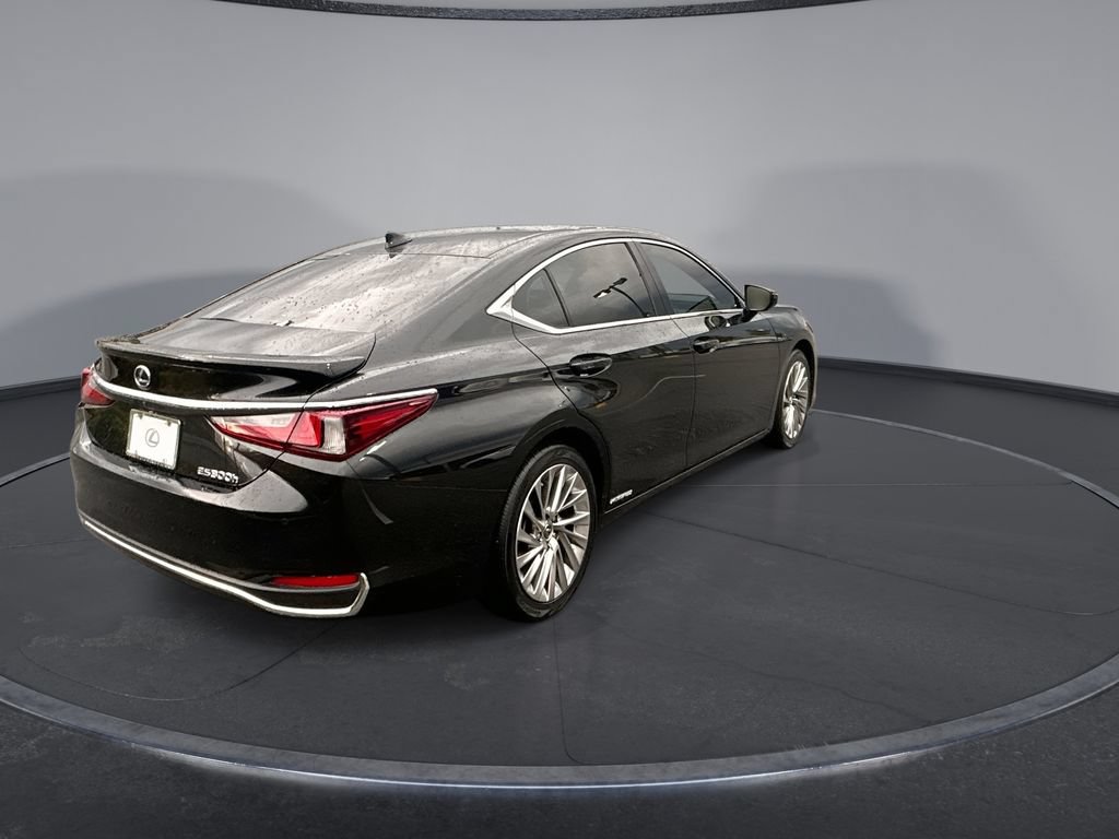 Used 2022 Lexus ES 300h Ultra Luxury w/ Accessory Package 2 FWD image 11