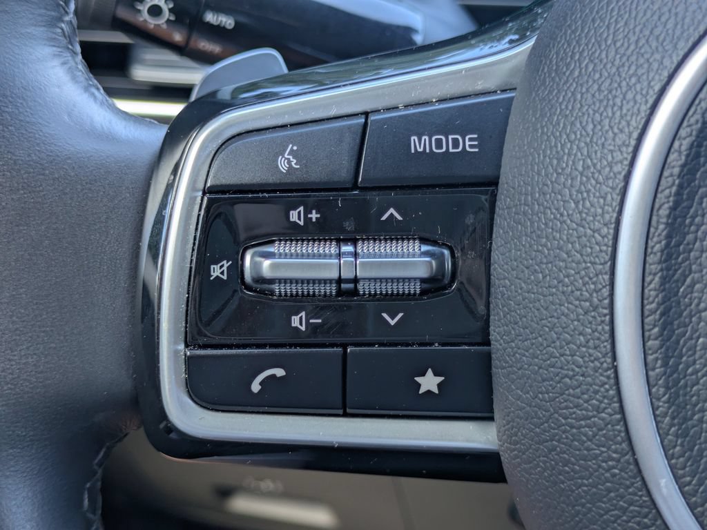 Used 2026 Kia Carnival LXS FWD image 25