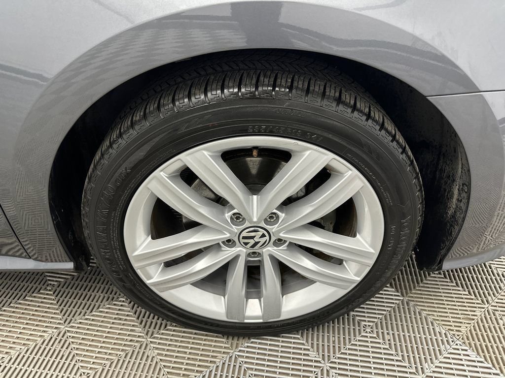 Used 2018 Volkswagen Passat 2.0T SE FWD image 13