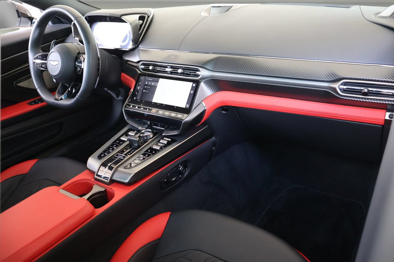 Used 2025 Aston Martin Vanquish RWD image 16