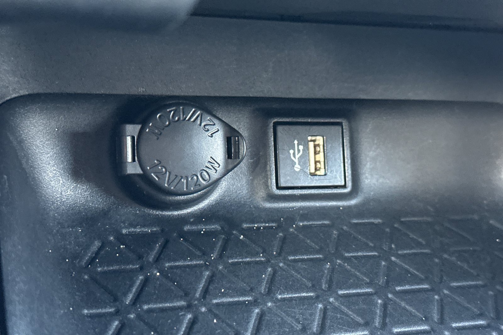 Used 2024 Toyota RAV4 LE image 31