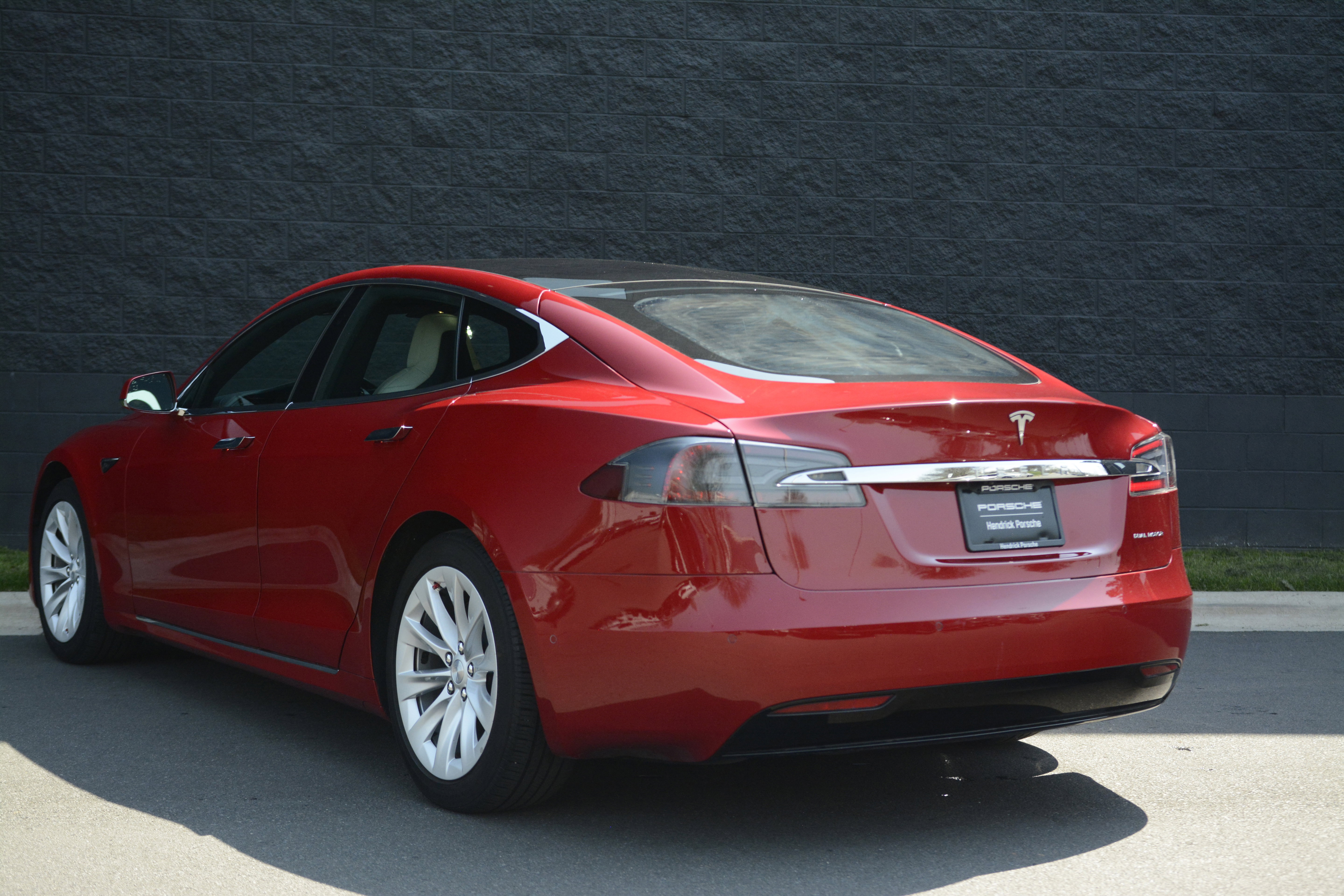 Used 2020 Tesla Model S Long Range Plus image 3