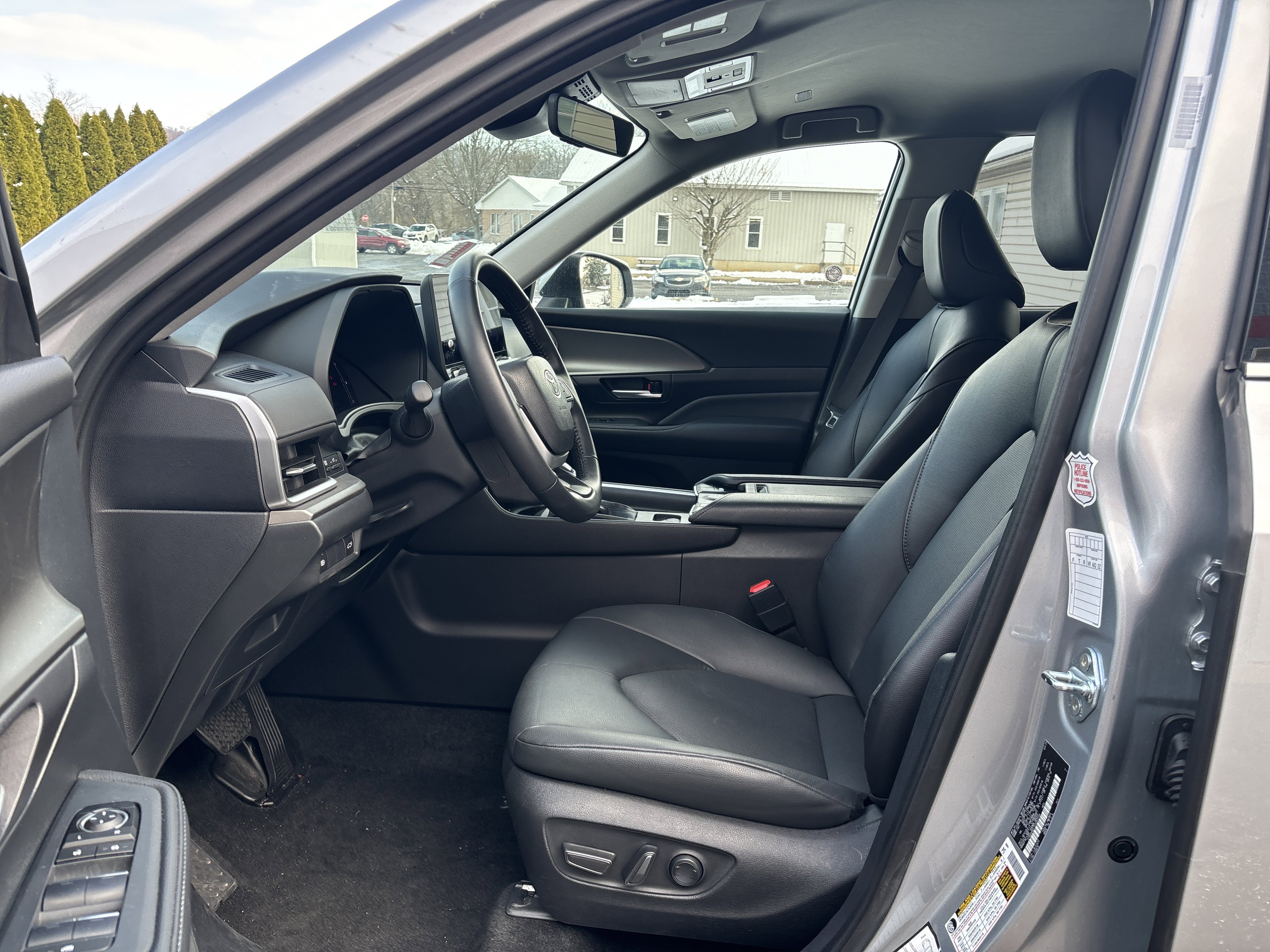 Used 2025 Toyota Grand Highlander AWD image 13