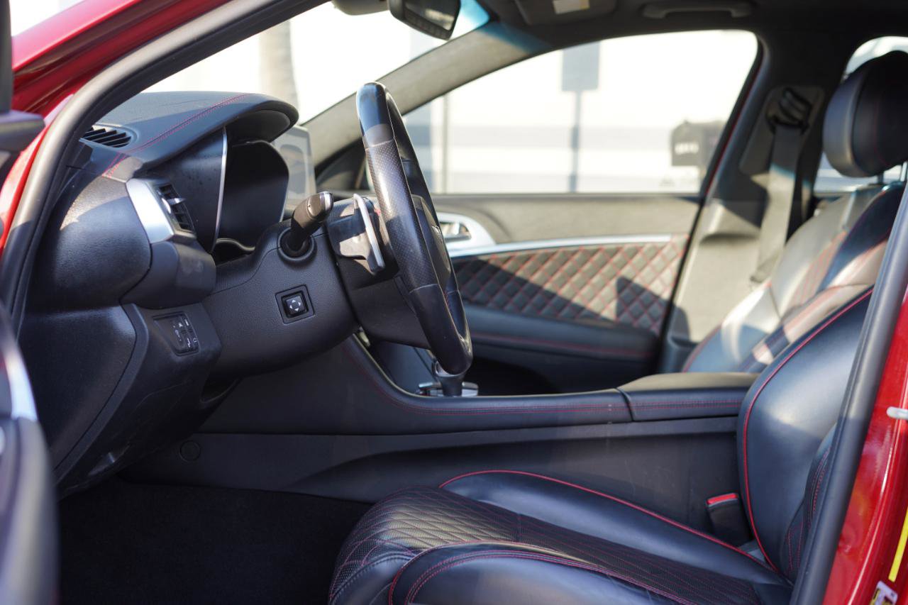 Used 2019 Genesis G70 3.3T Dynamic RWD image 8