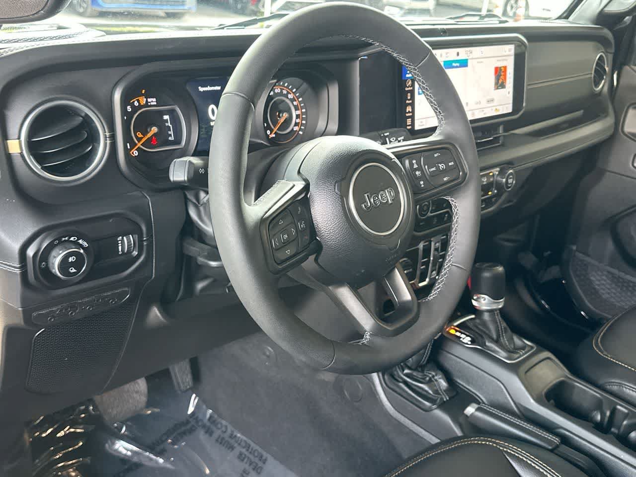 Used 2025 Jeep Gladiator Sport AWD/4WD image 13