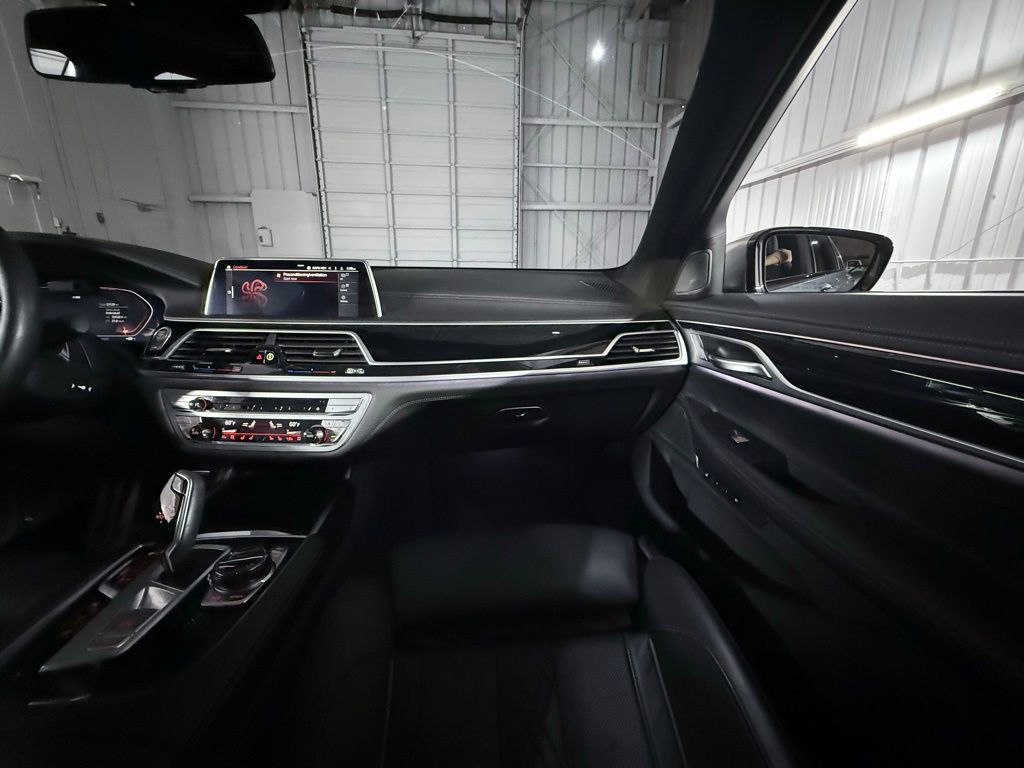 Used 2022 BMW 750i xDrive w/ Luxury Rear Seating Package image 46
