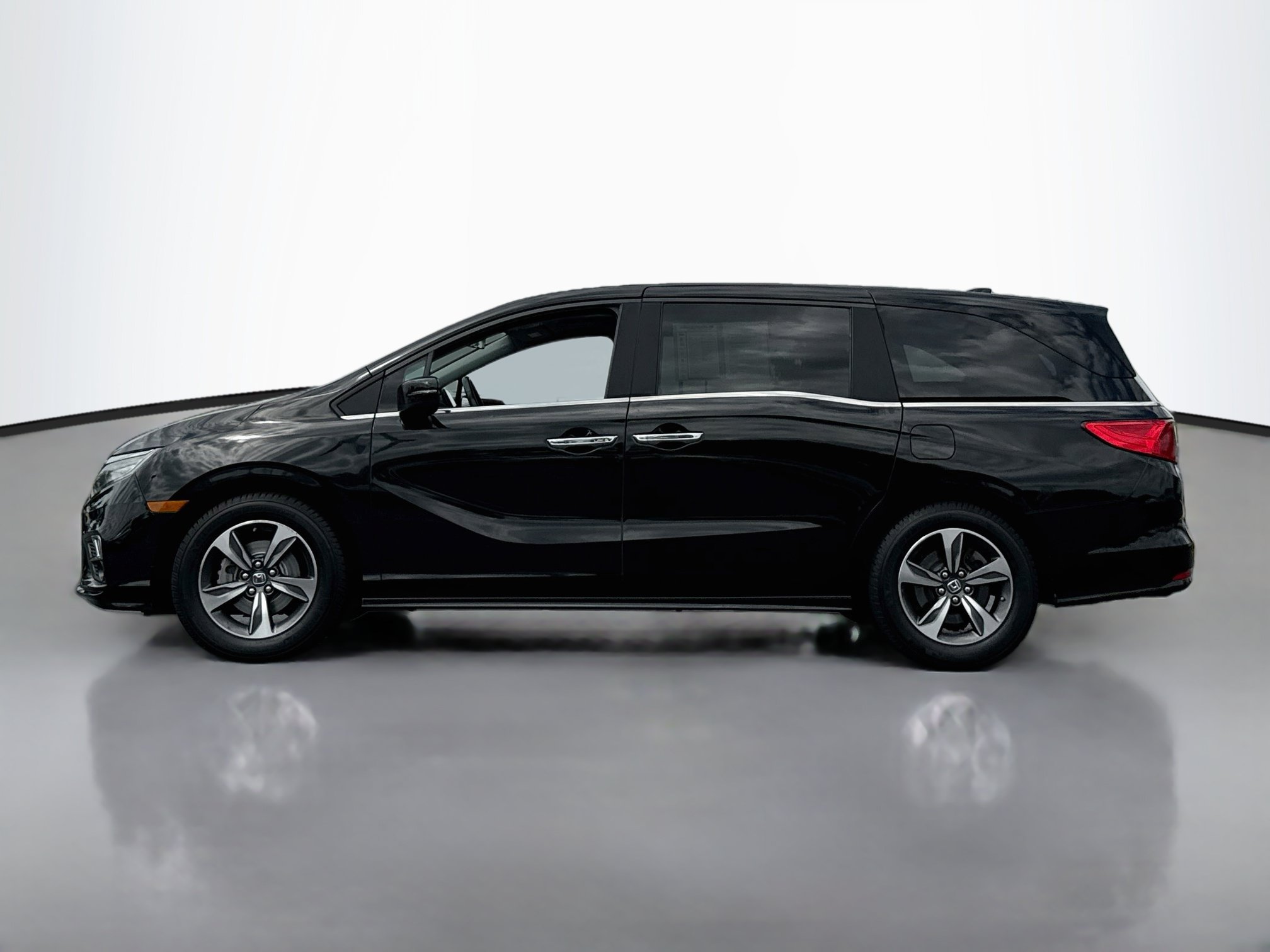 Used 2018 Honda Odyssey Touring image 4