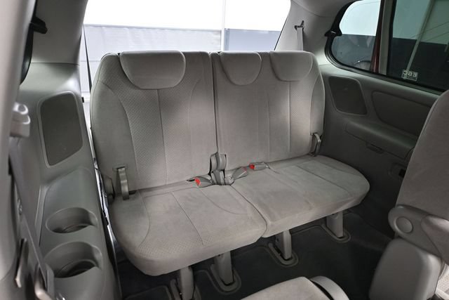 Used 2008 Hyundai Entourage GLS FWD image 34
