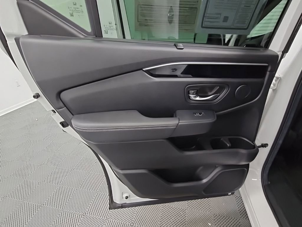Used 2025 Honda Pilot EX-L image 33