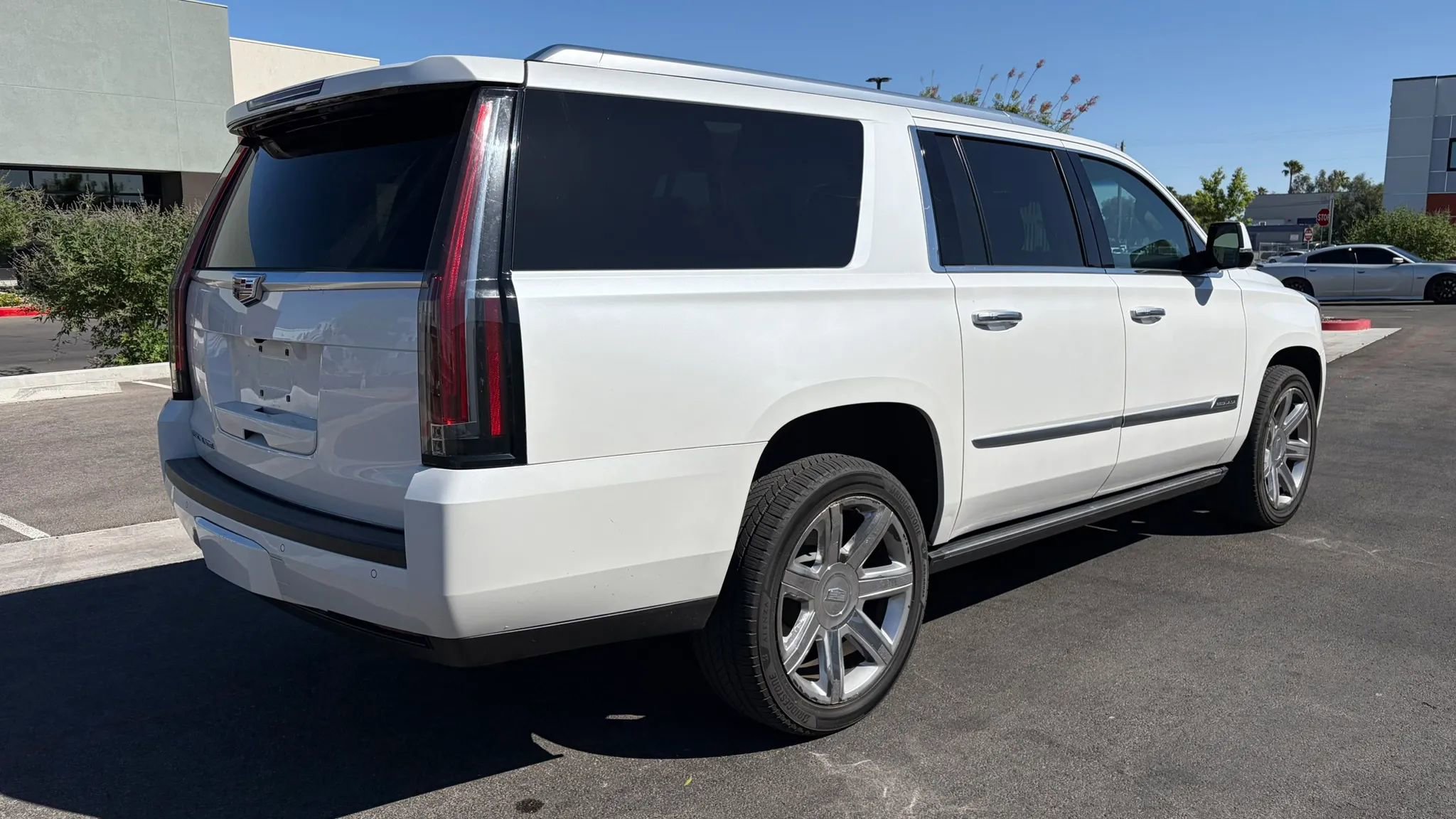 Used 2016 Cadillac Escalade ESV Premium AWD/4WD image 5
