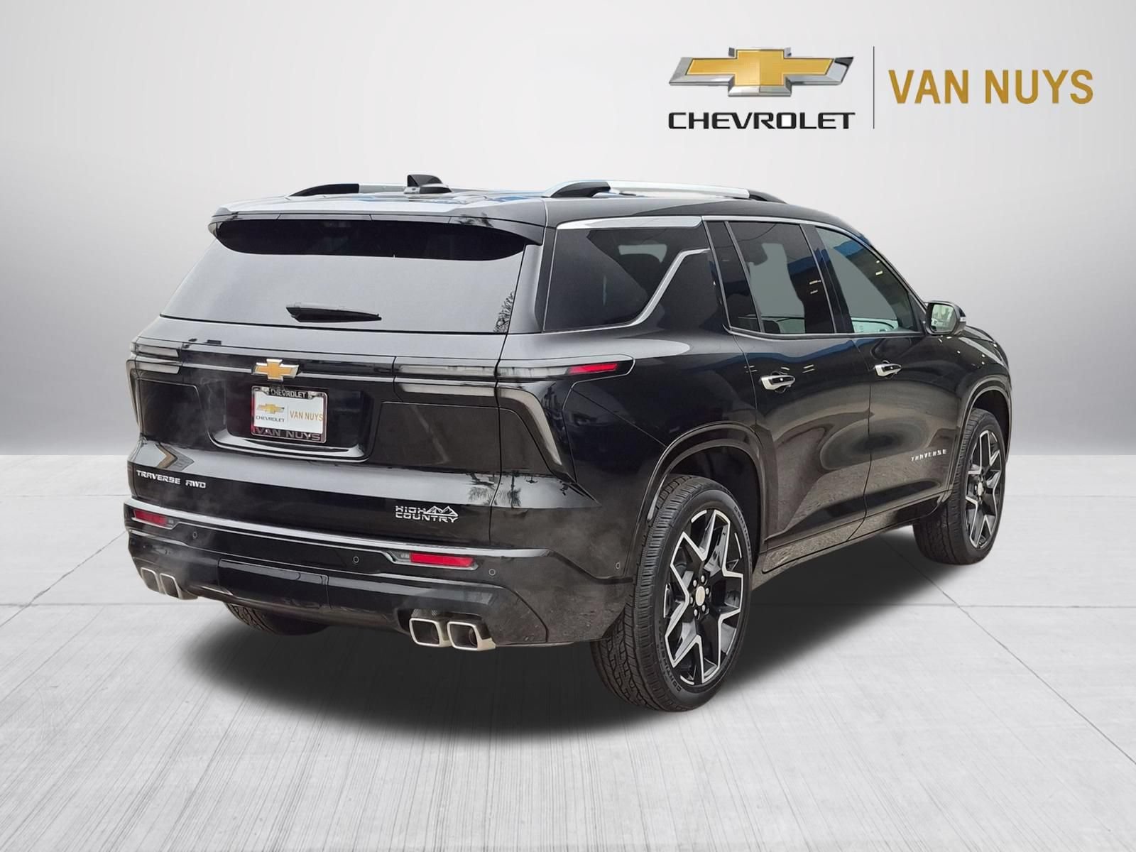 Used 2025 Chevrolet Traverse High Country w/ LPO, Floor Liner Package AWD/4WD image 5
