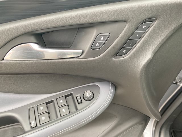 Used 2020 Buick Envision Essence FWD image 17