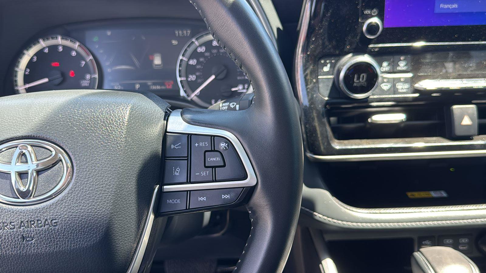 Used 2024 Toyota Highlander XLE AWD/4WD image 18