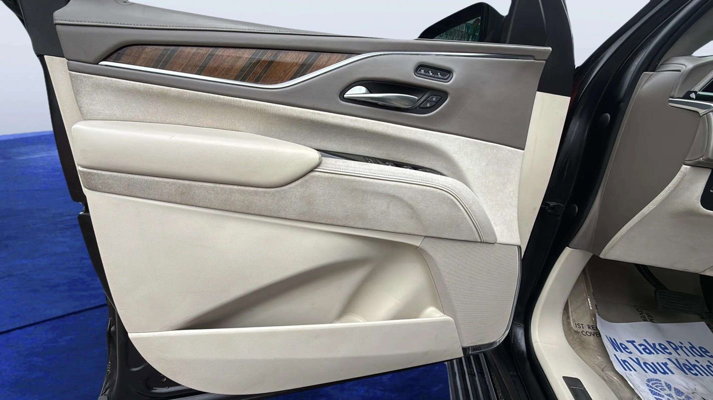 Used 2022 Cadillac Escalade Premium Luxury Platinum w/ LPO, Radiant Package RWD image 21