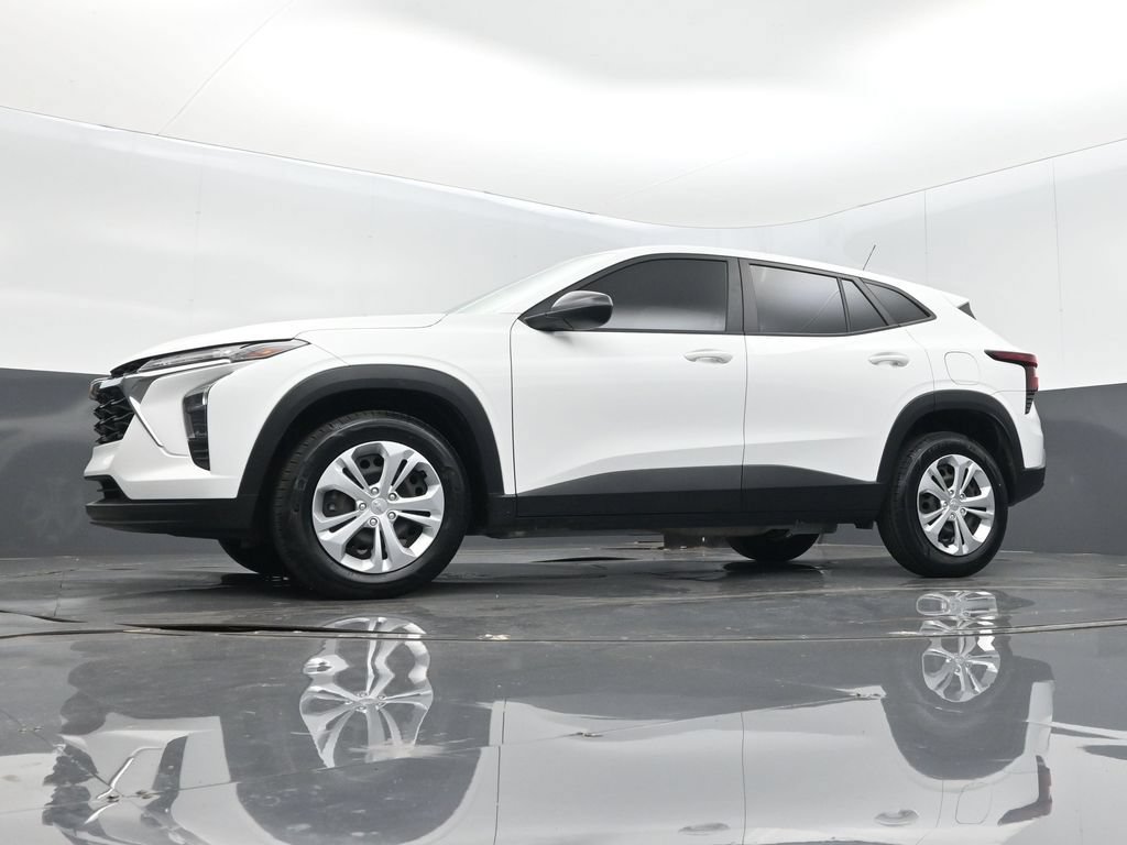 Used 2024 Chevrolet Trax LS FWD image 13