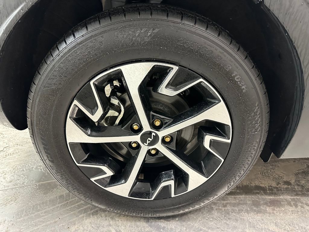 Used 2025 Kia Sportage EX image 32
